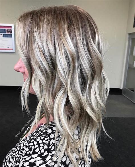 Aug 29, 2023 · The messy blonde short bob is a modern, chic style perfect for any occasion. In my professional experience, one of the best ways to style this messy bob is with a 1 1/4” barrel curling iron. Add some Masterpiece hairspray by Bed Head for texture and shine. Instagram @curtinhodemilhoes. 